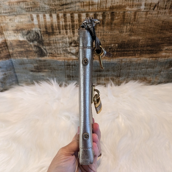 Chloe Paddington Metallic Gold Long Zippy Wallet - Picture 4 of 13